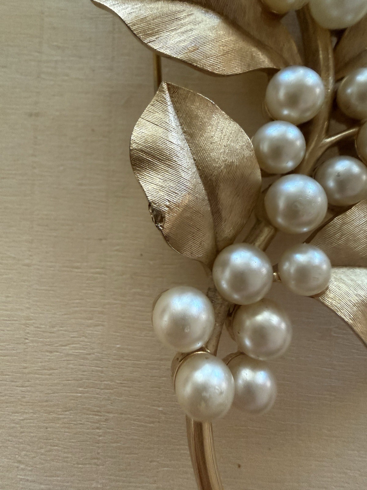 Trifari Signed Gold Tone Leaf Spray Brooch Pin w/ Simulated White Pearl