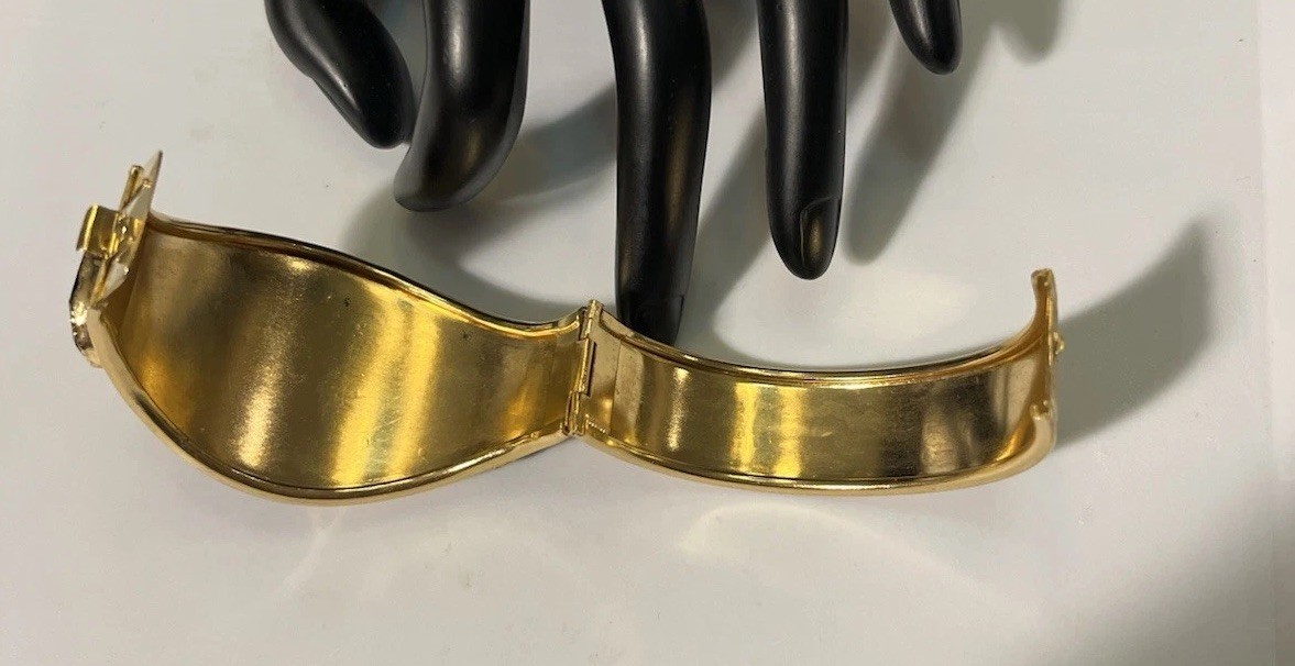 Vtg Victorian Morning Revival Gold Tone Etched Flower Motif Wide Hinged Bracelet