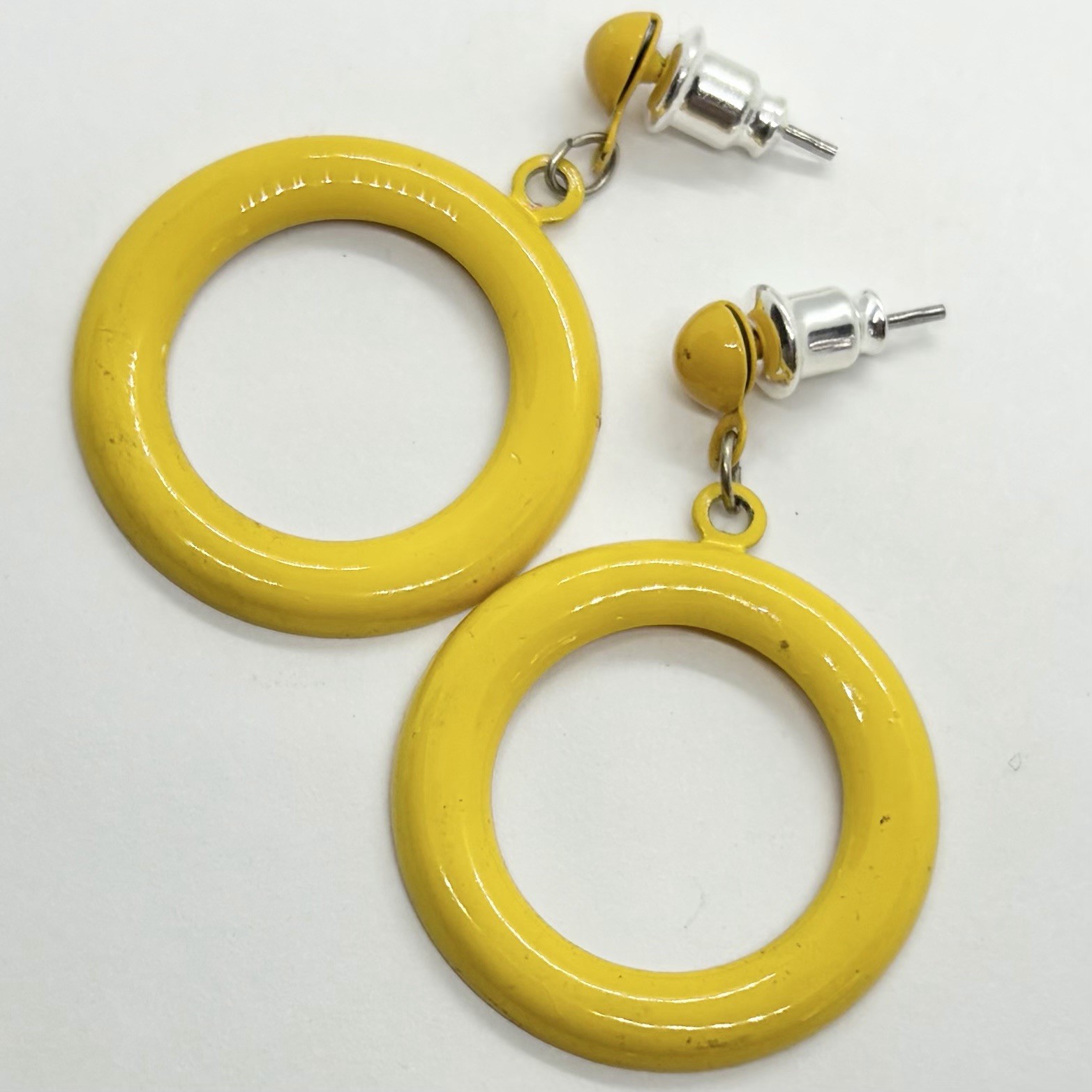 Vtg 70’s Pop Art Solid Yellow Enamel Circle Drop Hoop Door Knocker Earrings Post