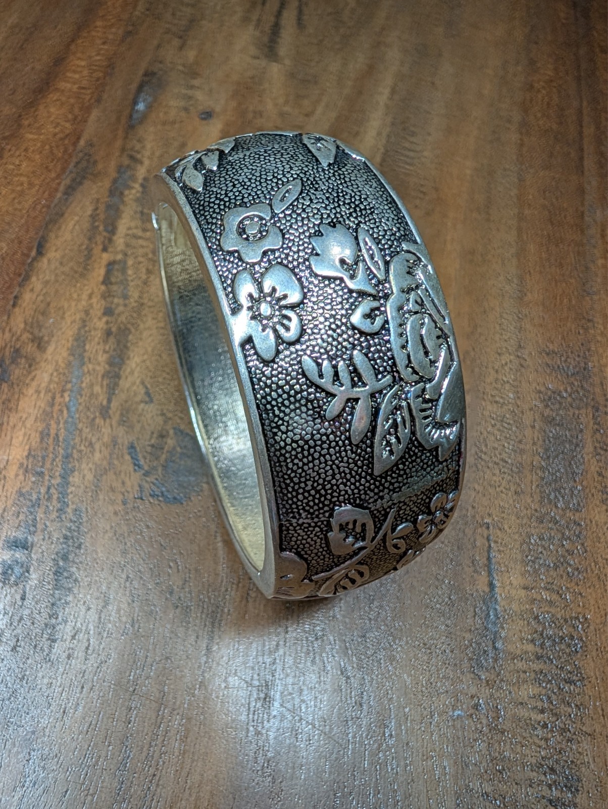 Wide Floral Leaf Cuff Bracelet Antiqued Silver Tone Statement Botanical Hinged