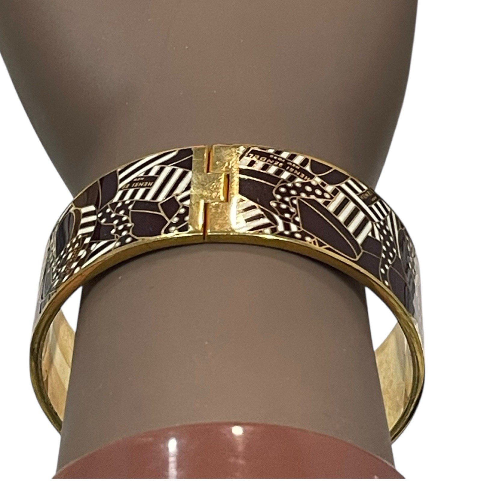 Henri Bendel Bangle Bracelet Gold Tone Brown Abstract Pattern Enamel Hinged Wide