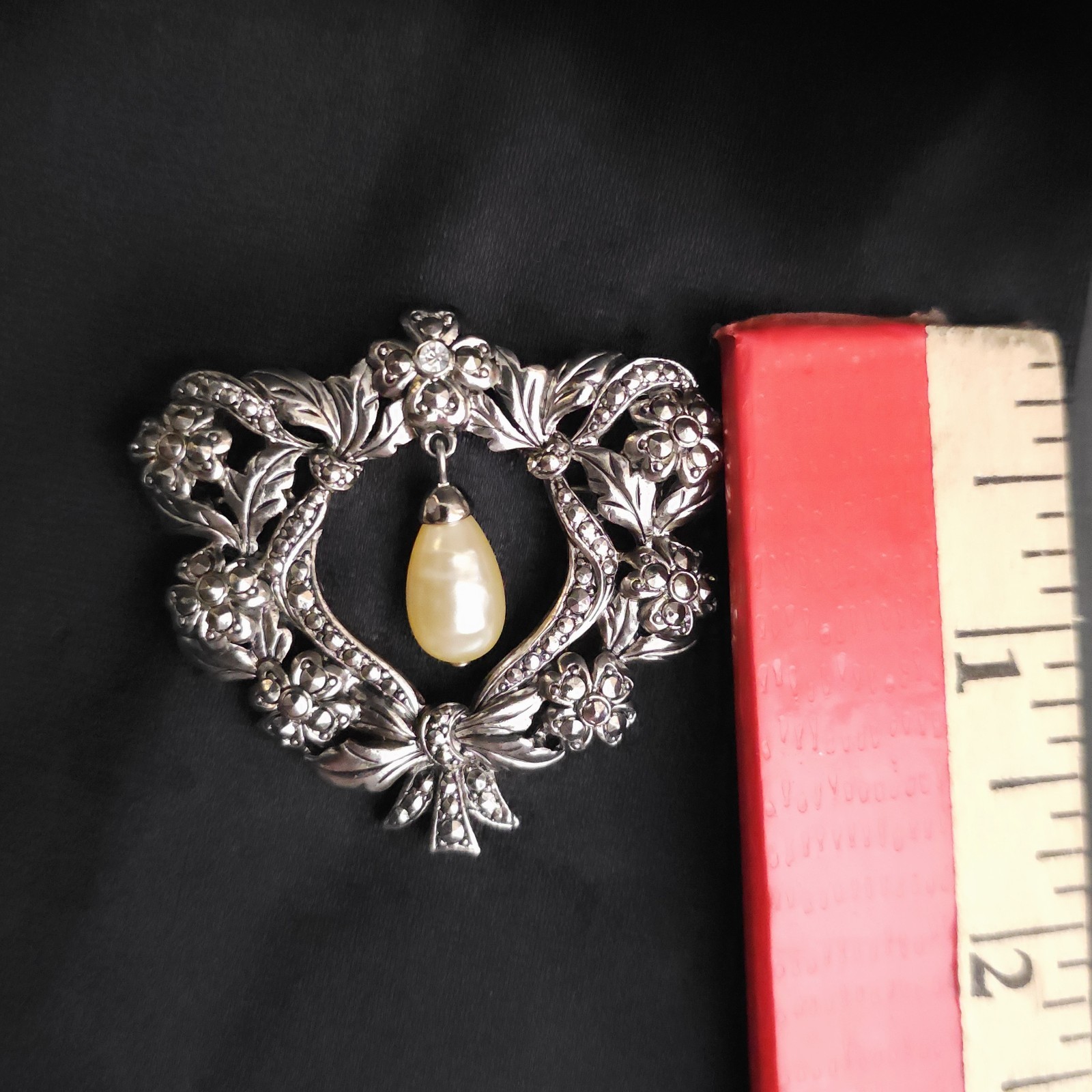 Vintage 1990s Teardrop Pearl Brooch Floral Heart Wreath Marcasite Victorian Goth