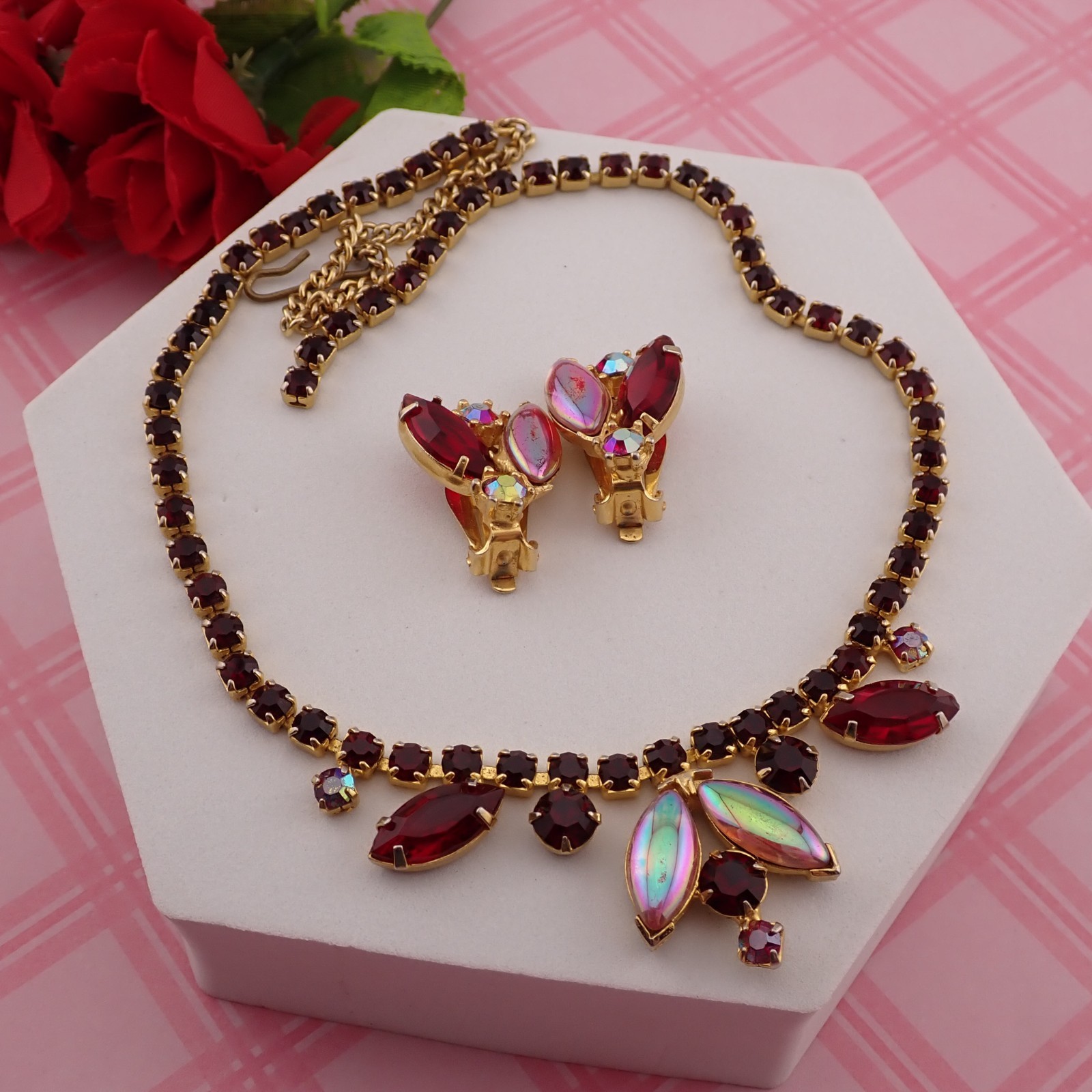 VTG Red Rhinestone Iridescent Marquise 18″ Adj Necklace Gold Tone Earring Set