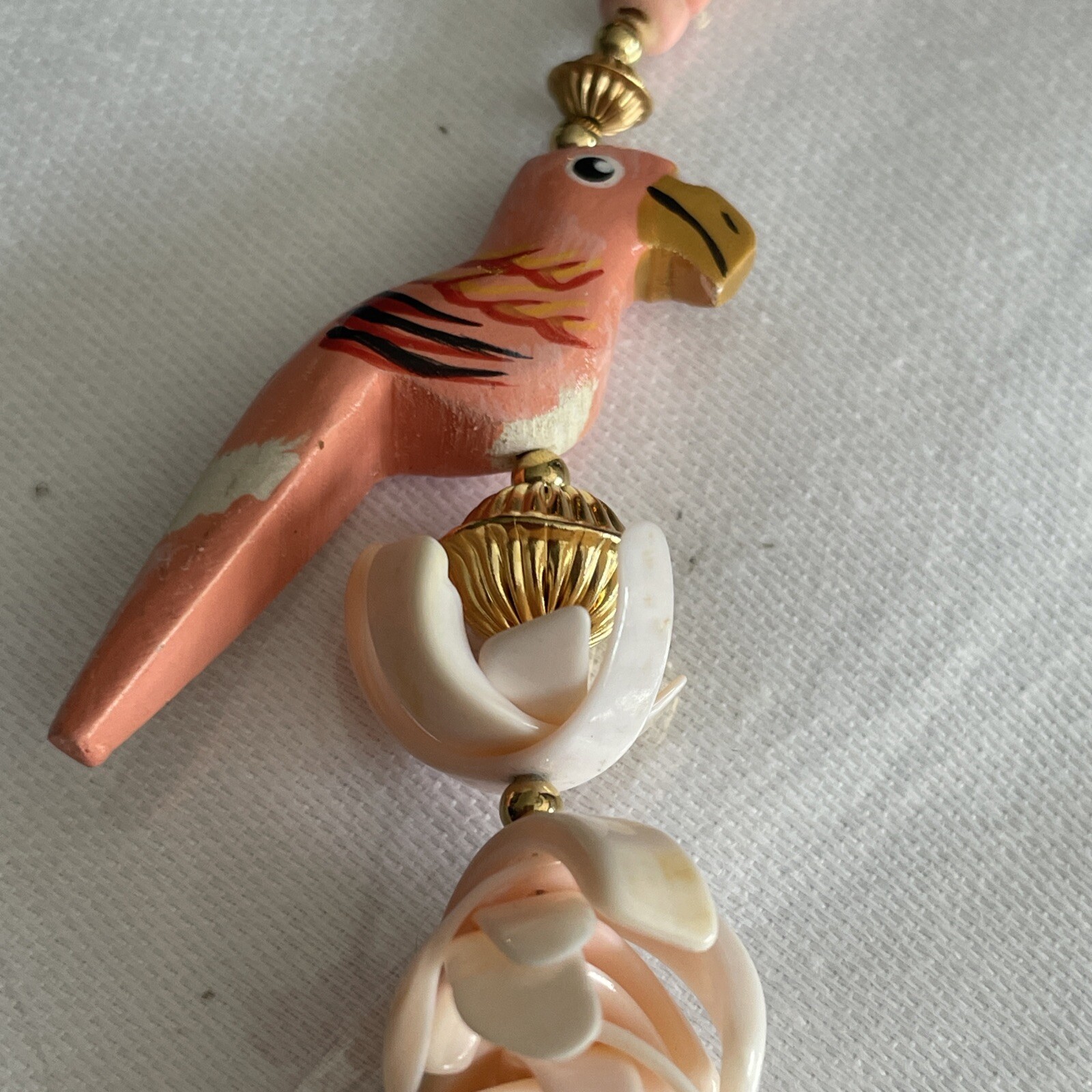 Vintage Peach & White Natural Sea Shell & Fun Parrot Beach Wear 23″ Necklace Z29