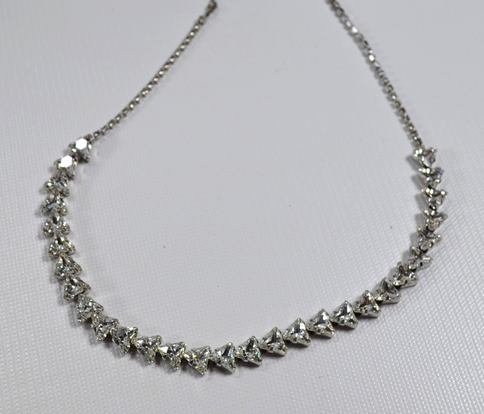 Vtg Silver Tone Choker Necklace Clear Triangle Shaped Rhinestone Beautiful 16″