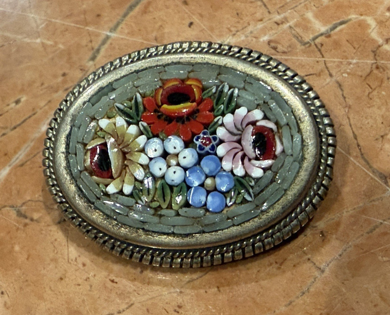 ITALIAN INLAID MICRO MOSAIC TESSERAE GLASS FLORAL BOUQUET ANTIQUE 1″ BROOCH PIN