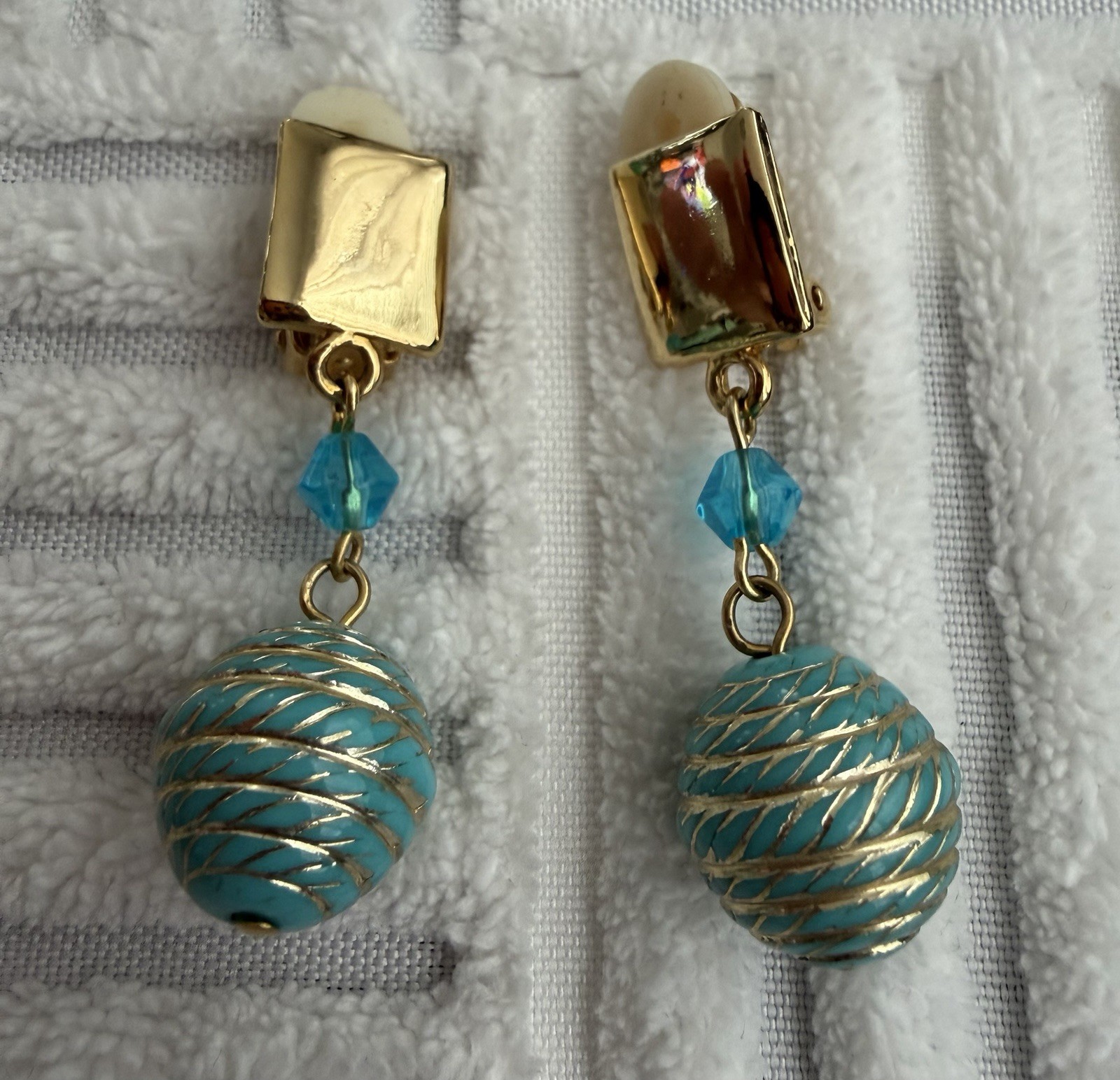 VTG 30” Gold/ Aqua Med Beaded & Royal Blue Necklace And Clip Earrings Set