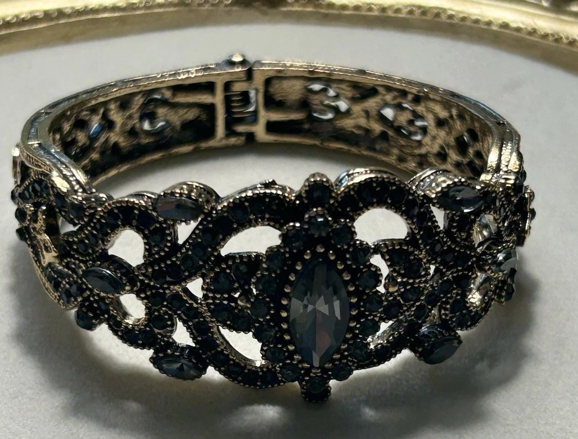 Visson Signed Gothic Smoky Quartz Tone Rhinestone Filigree Hinged Bangle Size 7