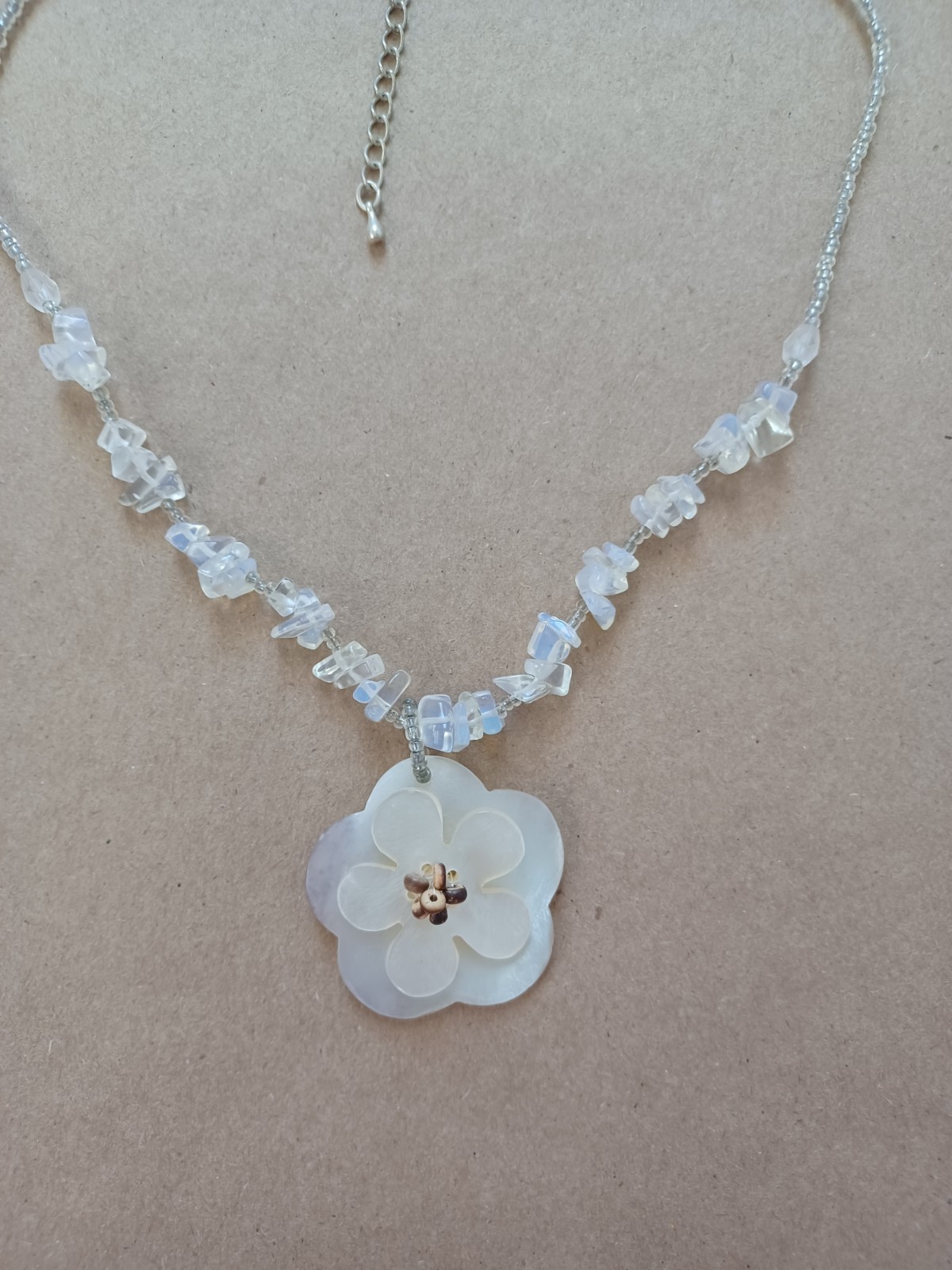 Vintage 90’s Y2K Early 2000’s MOP Shell Flower & Opalite Glass Bead Necklace
