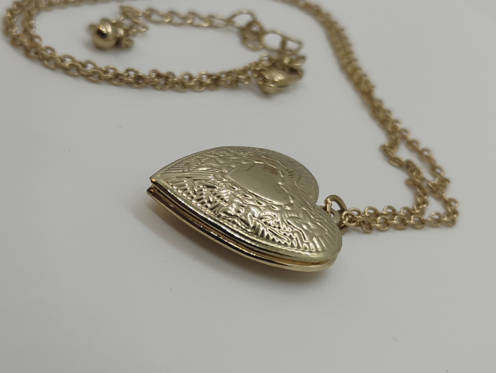 Vintage Style Gold Tone Etched Pillow Heart Locket Pendant Necklace Classic