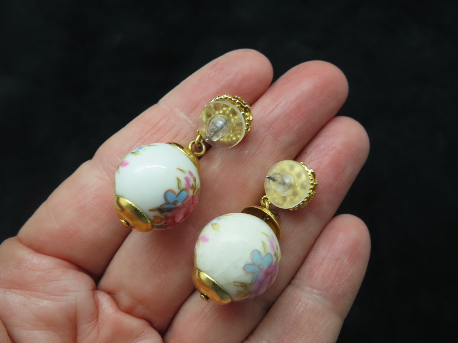 Vintage 1994 AVON “Rosemond” Gold Plated Ball w/Rose Bead Pierced Earrings
