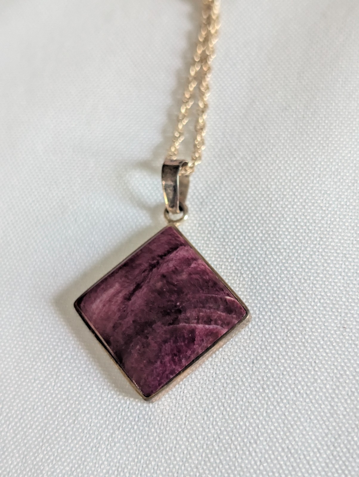 Vintage Square Sterling Silver 3/4″ Purple Spiny Oyster Pendant Necklace 16″+