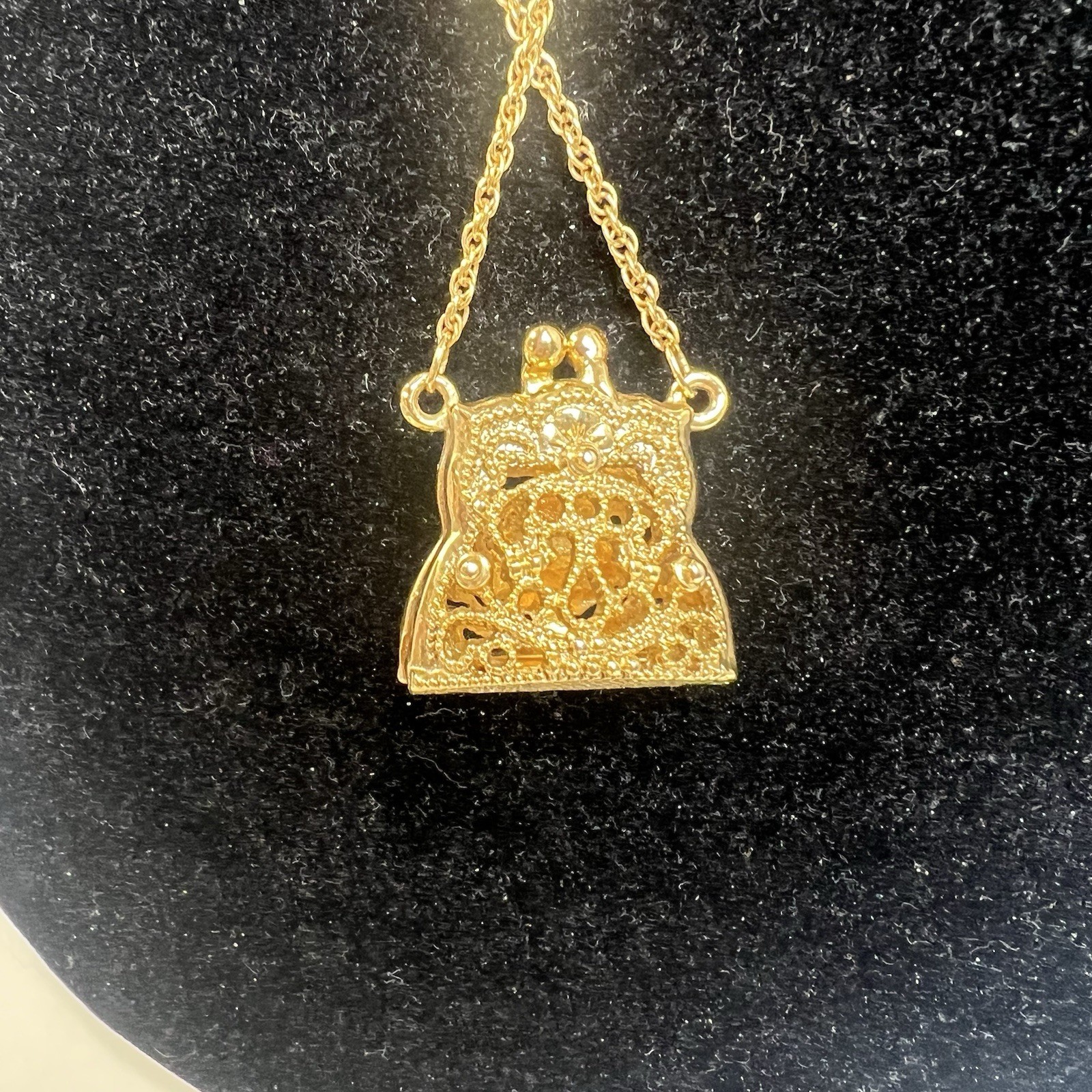 1928 Gold Tone Filigree PURSE w/Porcelain Rose Pearls Opens Pendant Necklace 28”