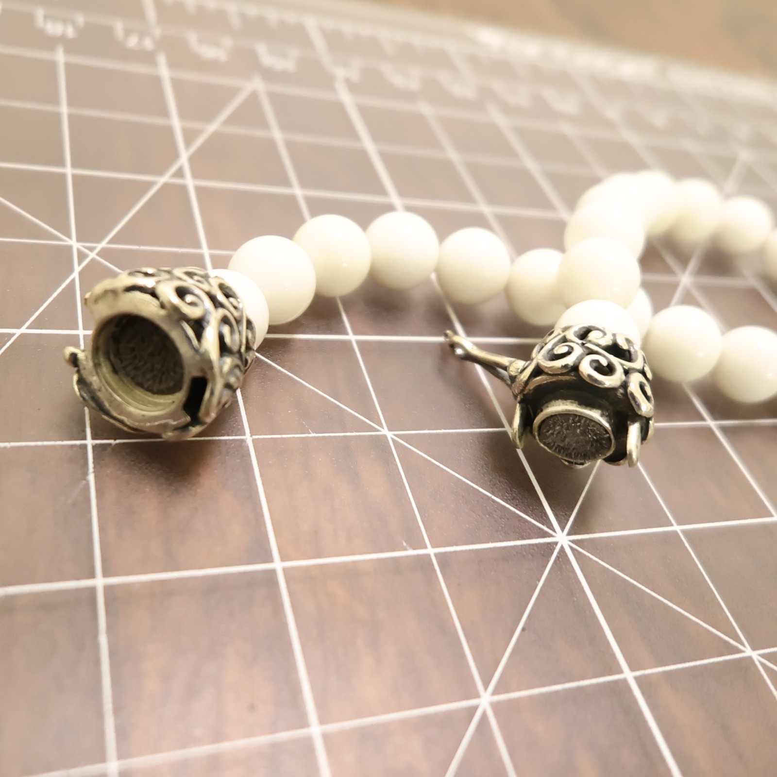 Carolyn Pollack bracelet Relios white agate beads silver magnetic clasp 6.75in