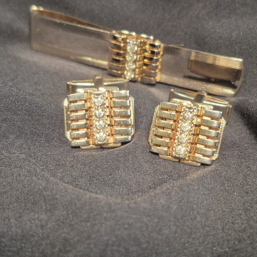Las Vegas Glam 1950s 1960s Mens Cufflinks and Money Clip Corbi Quality Gold