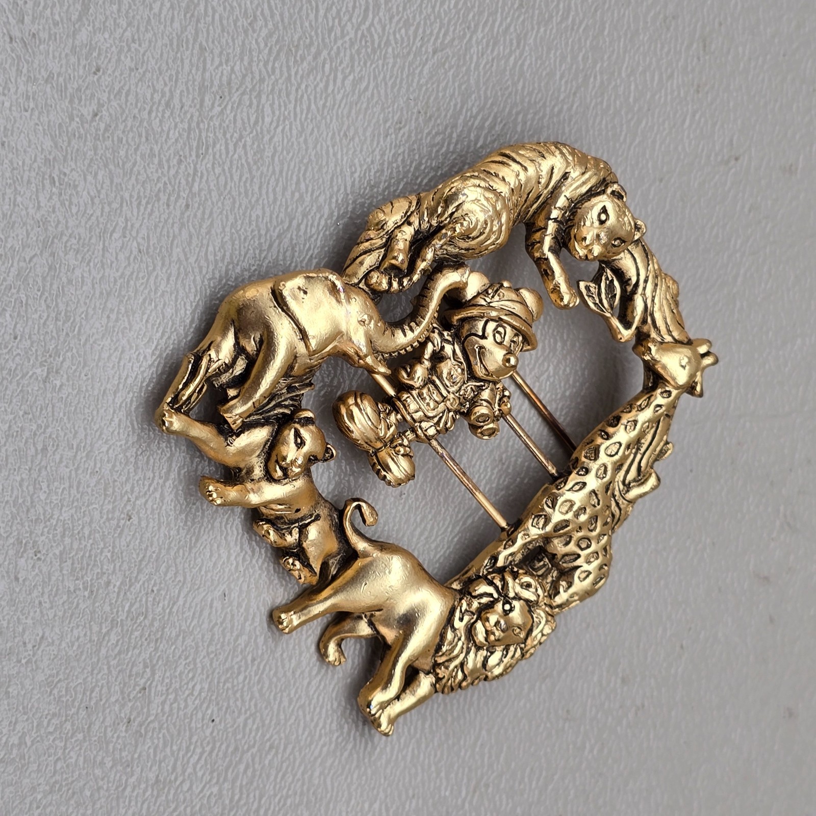 Disney Micky Brooch Pin 1990 Safari Animals Gold Tone Lion Giraffe
