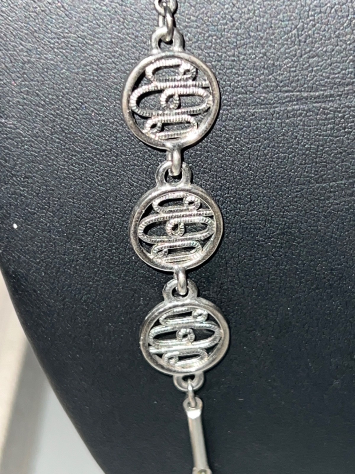 Vtg Silver-tone Bar-link Chain Necklace w/ Intricate Cut-out Circular Stations