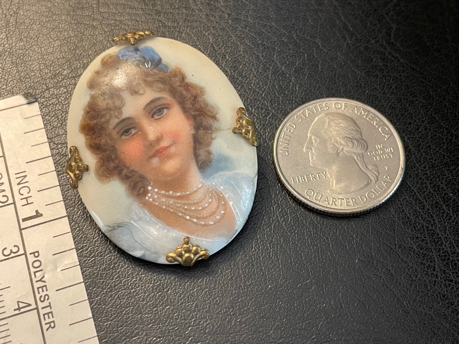 ANTIQUE ART NOUVEAU HAND PAINTED PORCELAIN PORTRAIT BROOCH Pretty Girl w/ Pearls