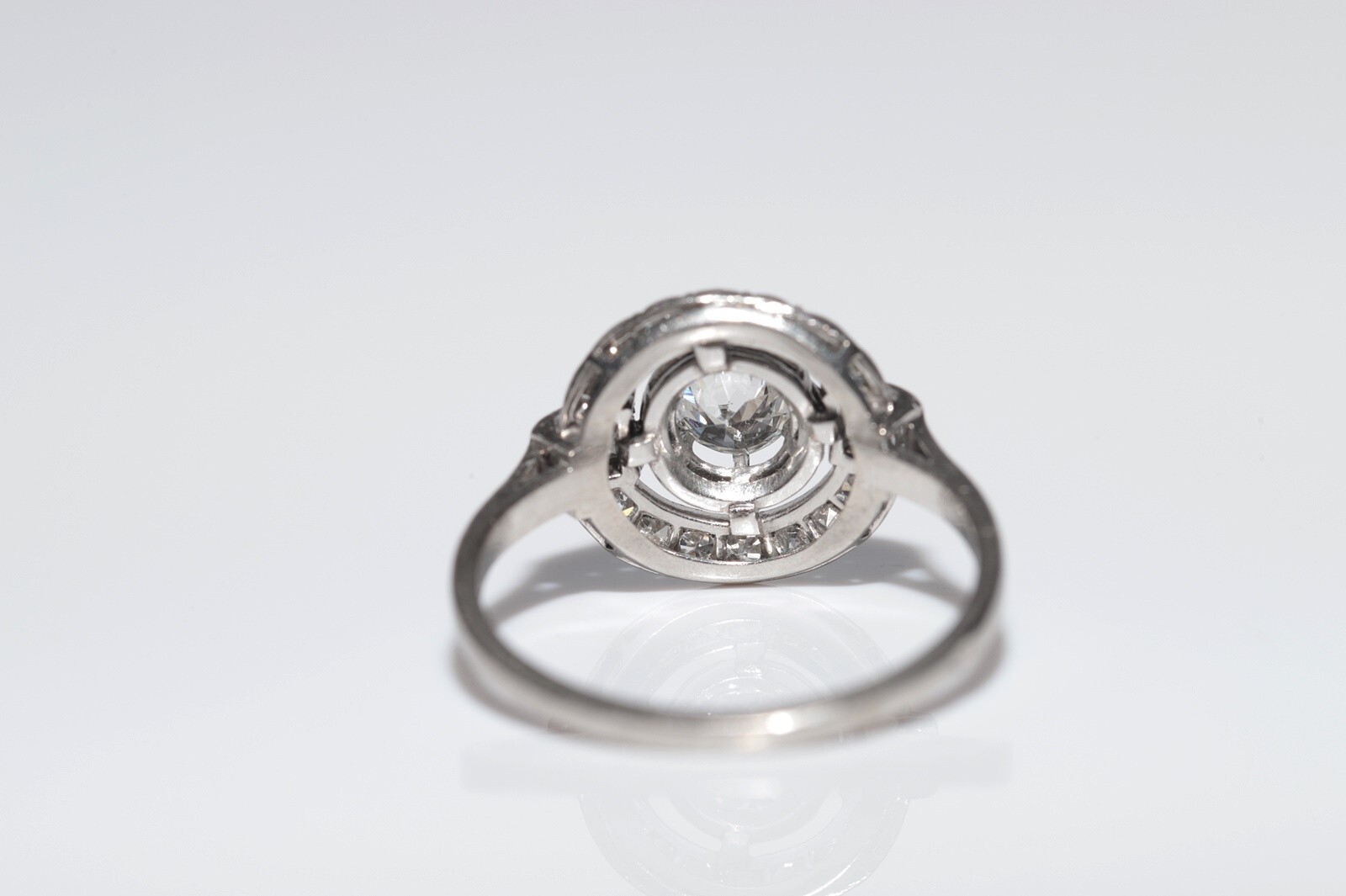 Antique Art Deco Circa 1920s 18k Gold Natural Diamond Decorated Ring