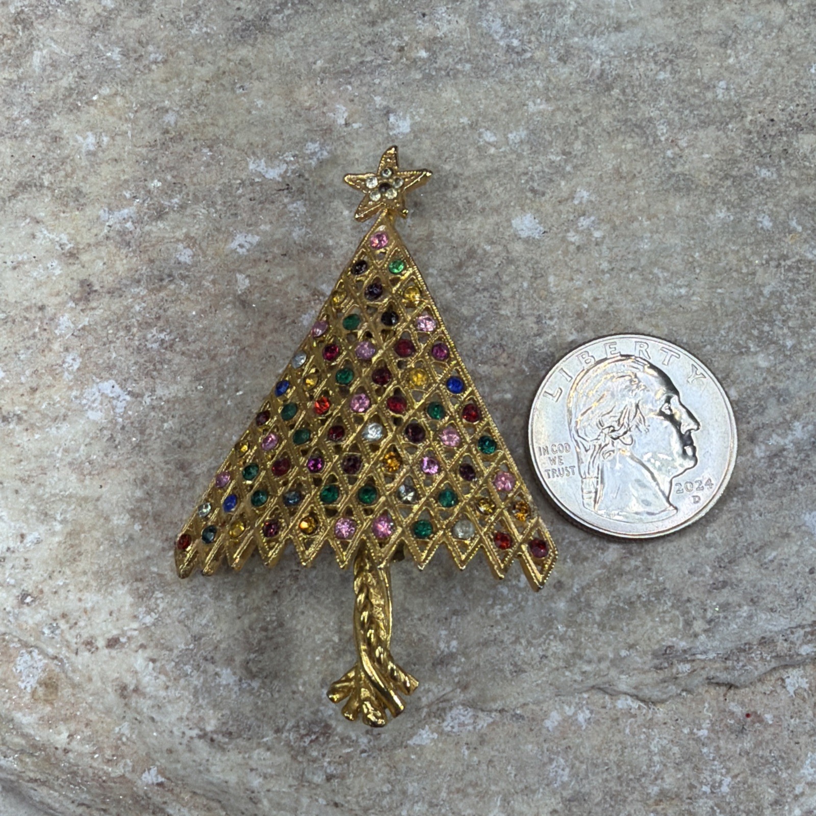 Vintage Green Red Gold tone Rhinestone Christmas Tree Brooch Pin multi color