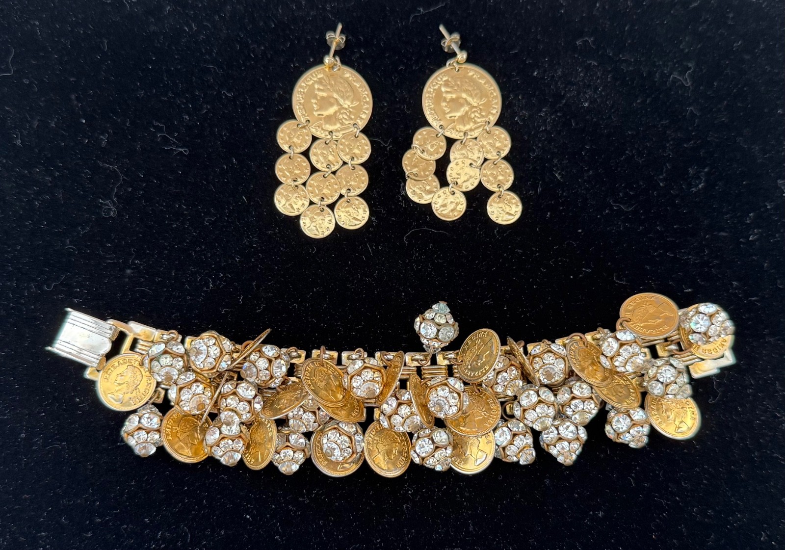 VINTAGE GOLD TONE GYPSY COIN & RHINESTONE BALL CHARM BRACELET W/ COIN EARRINGS
