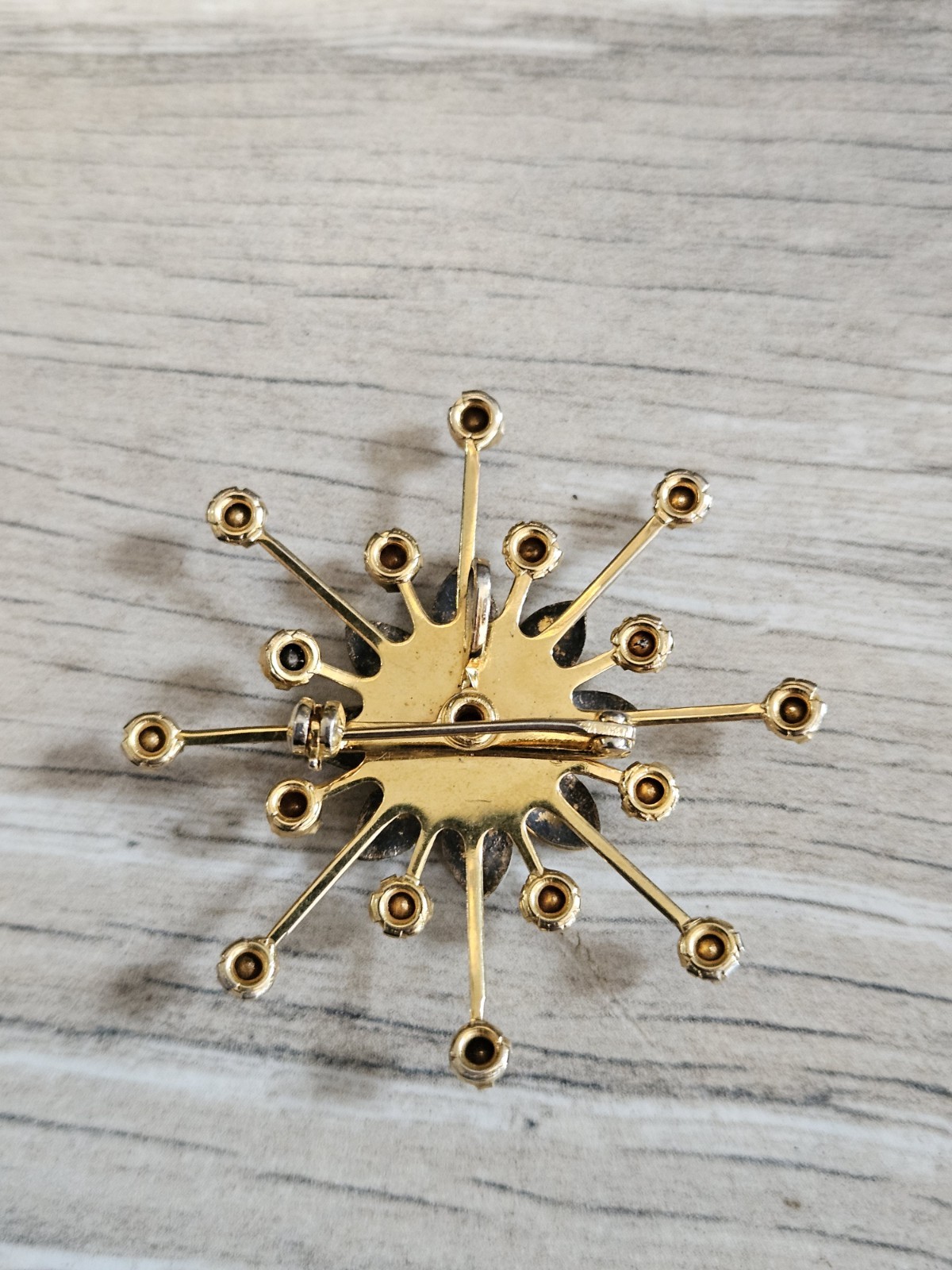 Vintage Starburst Flower blue Enamel and Rhinestones Brooch Goldtone