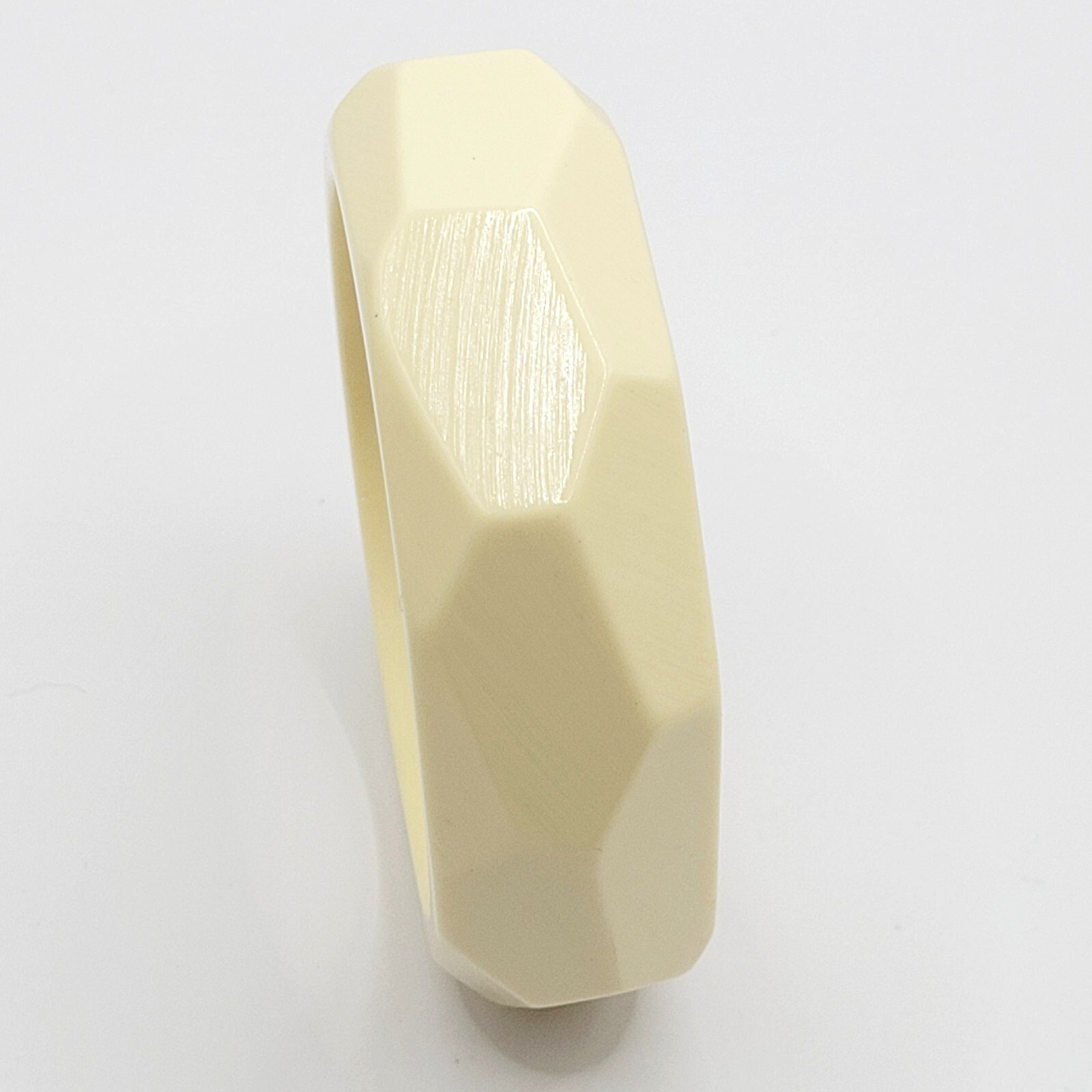 Vanilla Cream Off White Odd Angle Facet Acrylic Chunky 1980s Bangle Bracelet