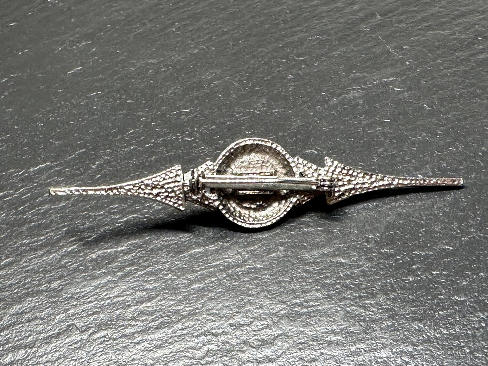 SILVER TONE BAR PIN BROOCH WITH RHINESTONES, SHINY BLACK INSERT E855