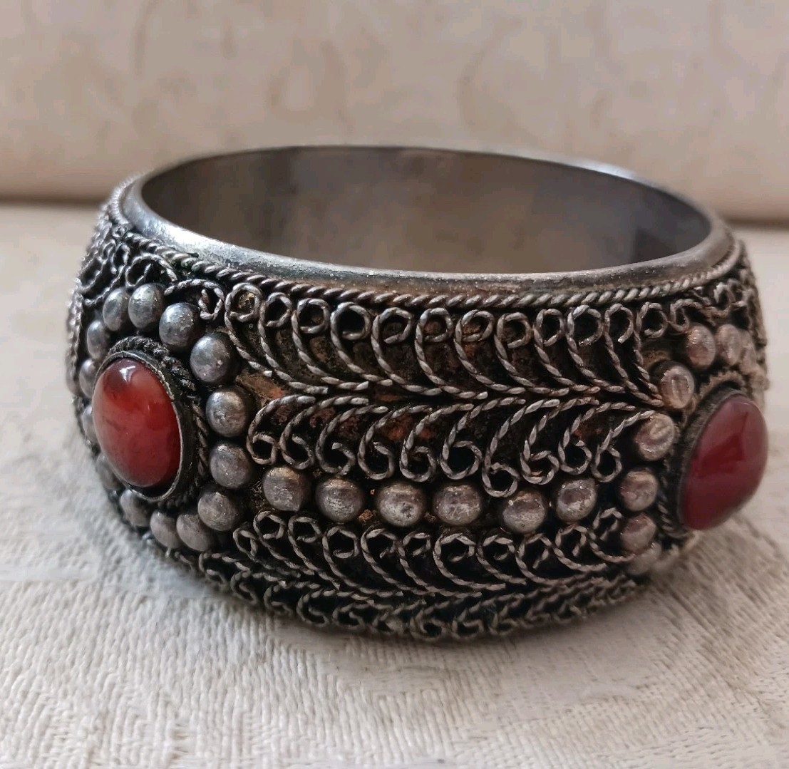 Vtg Silver Tone Metal Filigree Cuff Bracelet with Carnelian Red Stone Medieval