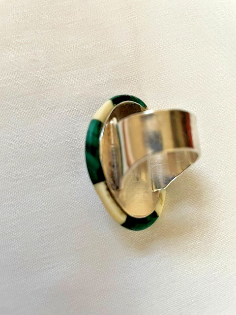 Vintage South Western Sterling Silver Ring with Malachite and White Inlay Size 8