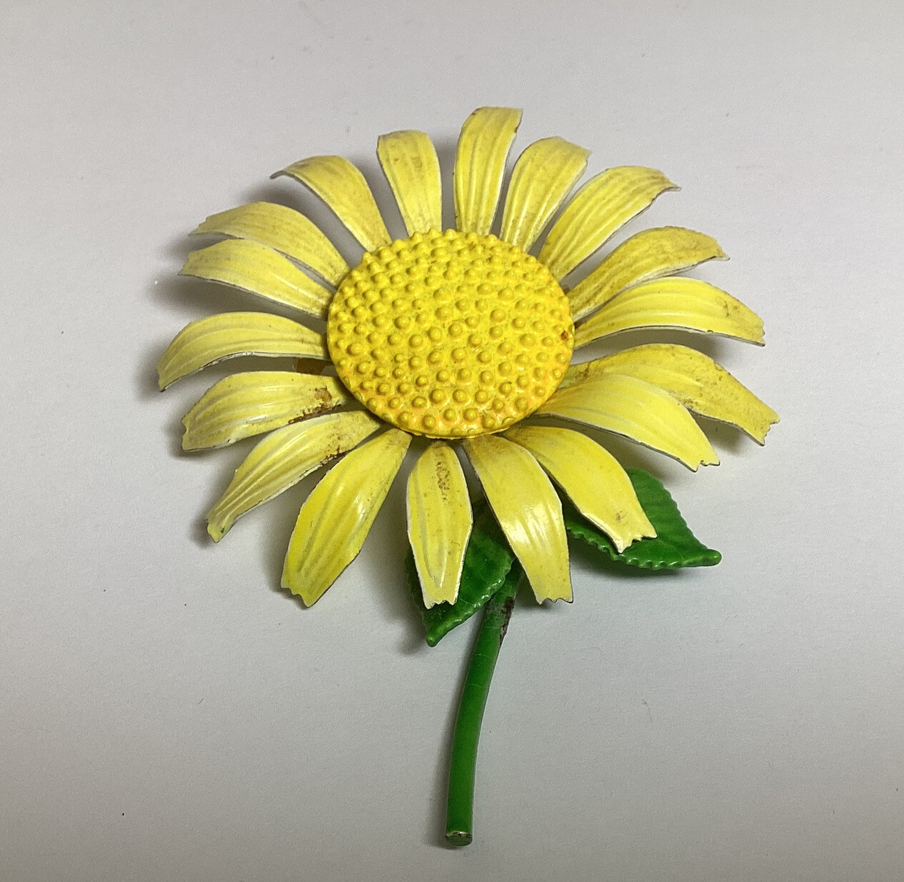 RETRO 1960’s YELLOW ENAMEL DAISY BROOCH WITH GREEN STEM