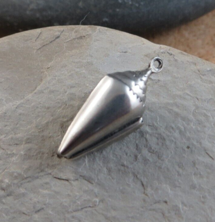 Vintage 3D Puffy Cone Sea Shell Snail Silver-tone 1″ Charm Pendant #837 A