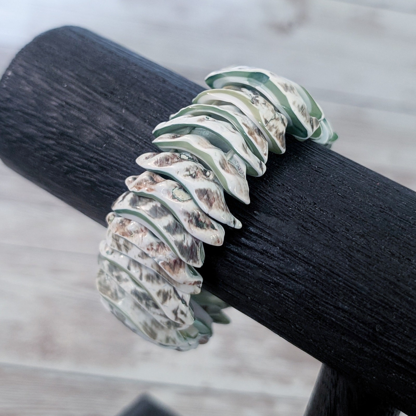 Vintage Stretch Bracelet Green/White/Brown Shell? Statement Chunky
