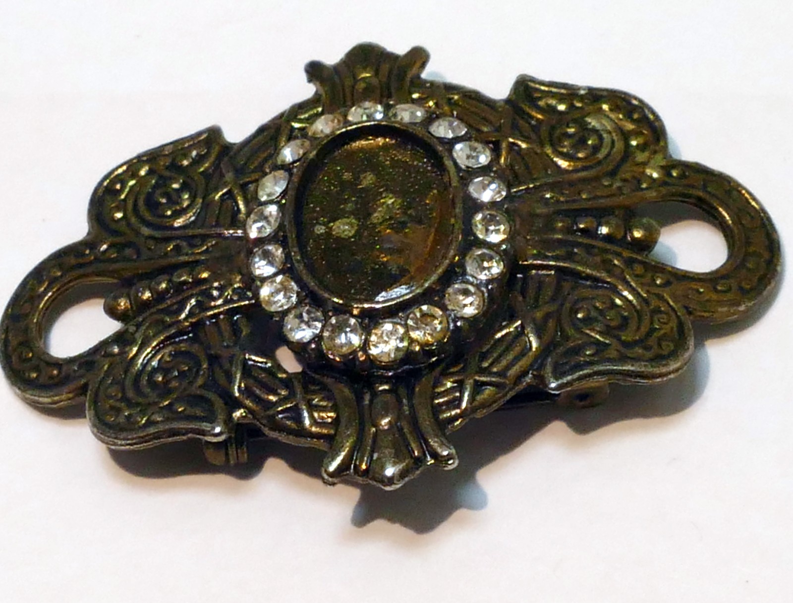Bronze Tone Brooch Retro Costume pin – missing center