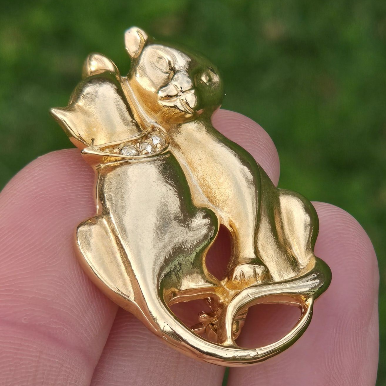 Vintage Cat couple Brooch Cuddling Kittens Lion Rhinestone collar Kitty Jewelry