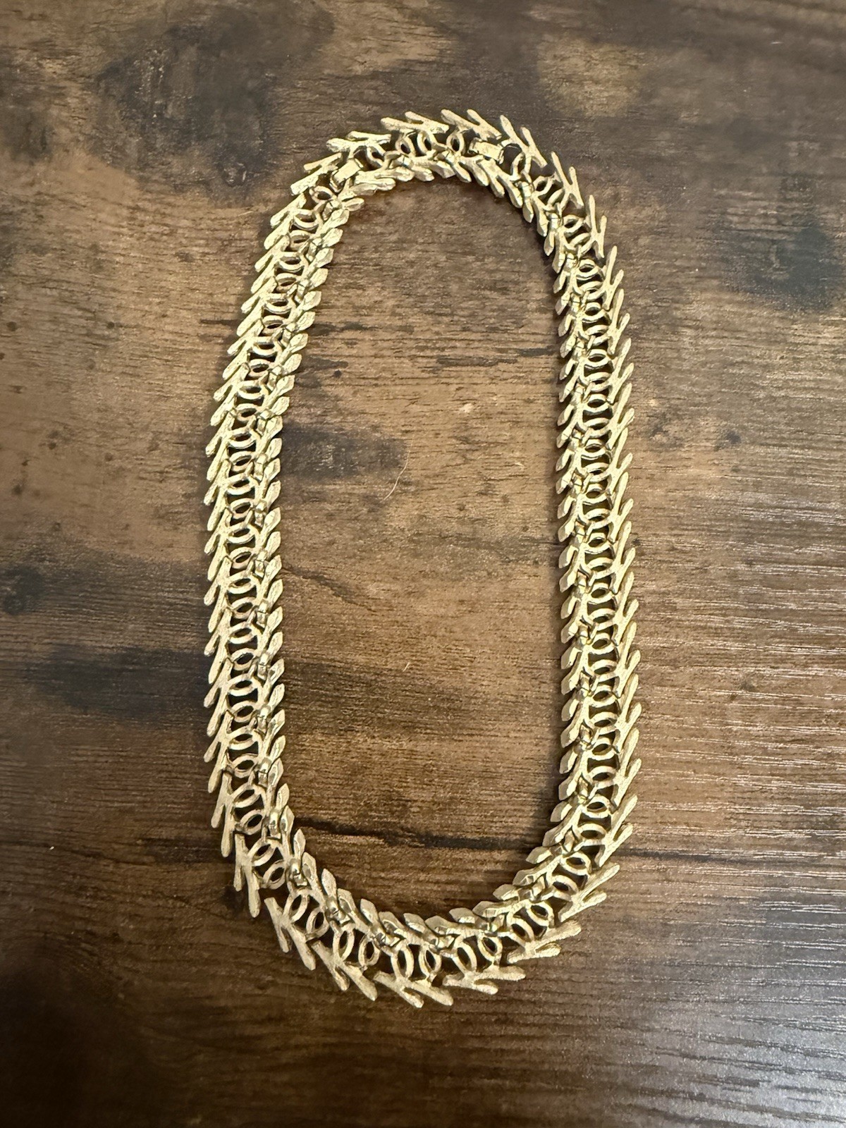 CROWN TRIFARI Link necklace Signed textured vine GOLD Tone Metal Vtg Jewelry