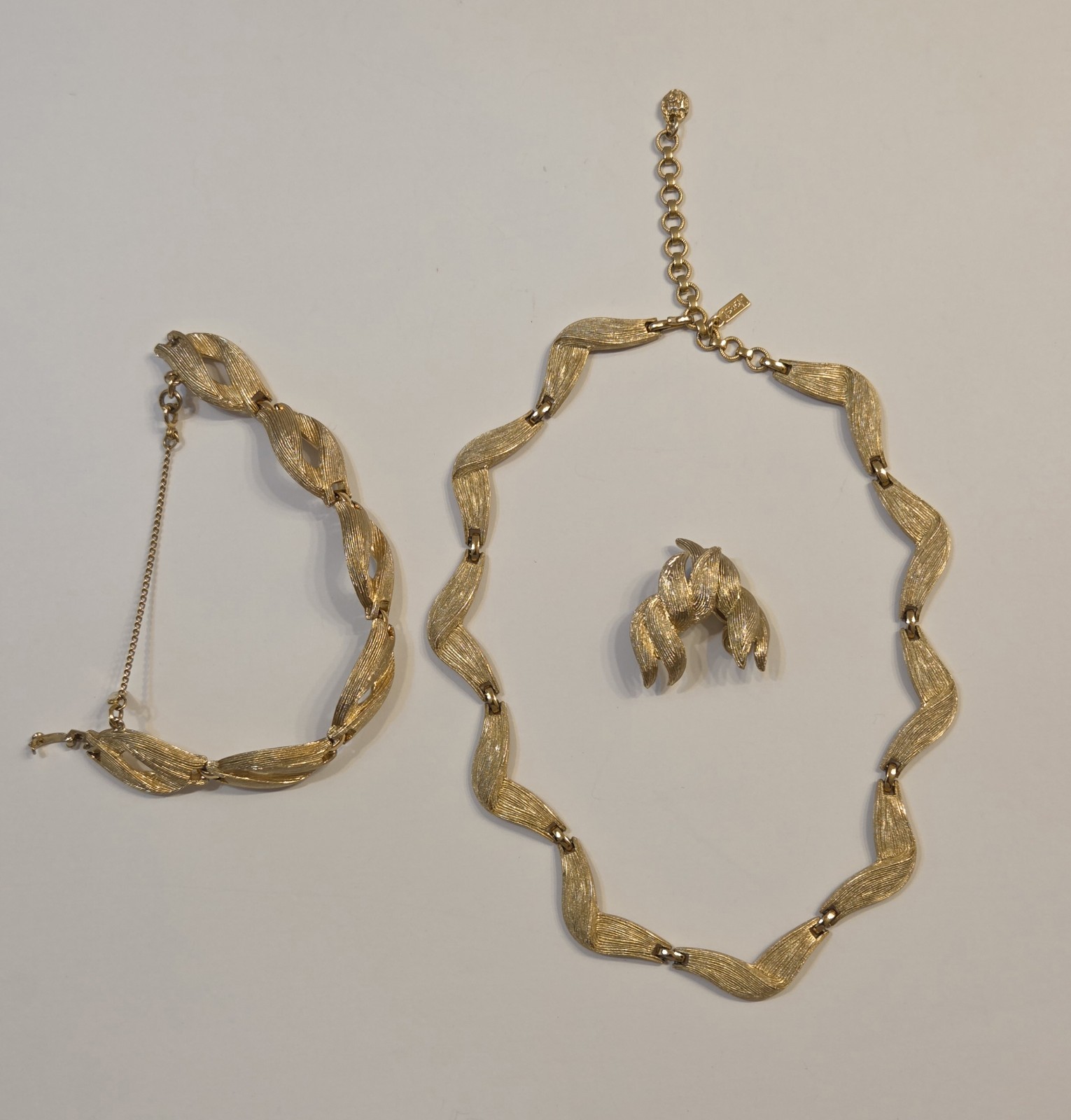 Beautiful 1970s-80s Monet Gold Ribbon Choker Jewelry Set Bracelet & Earrings