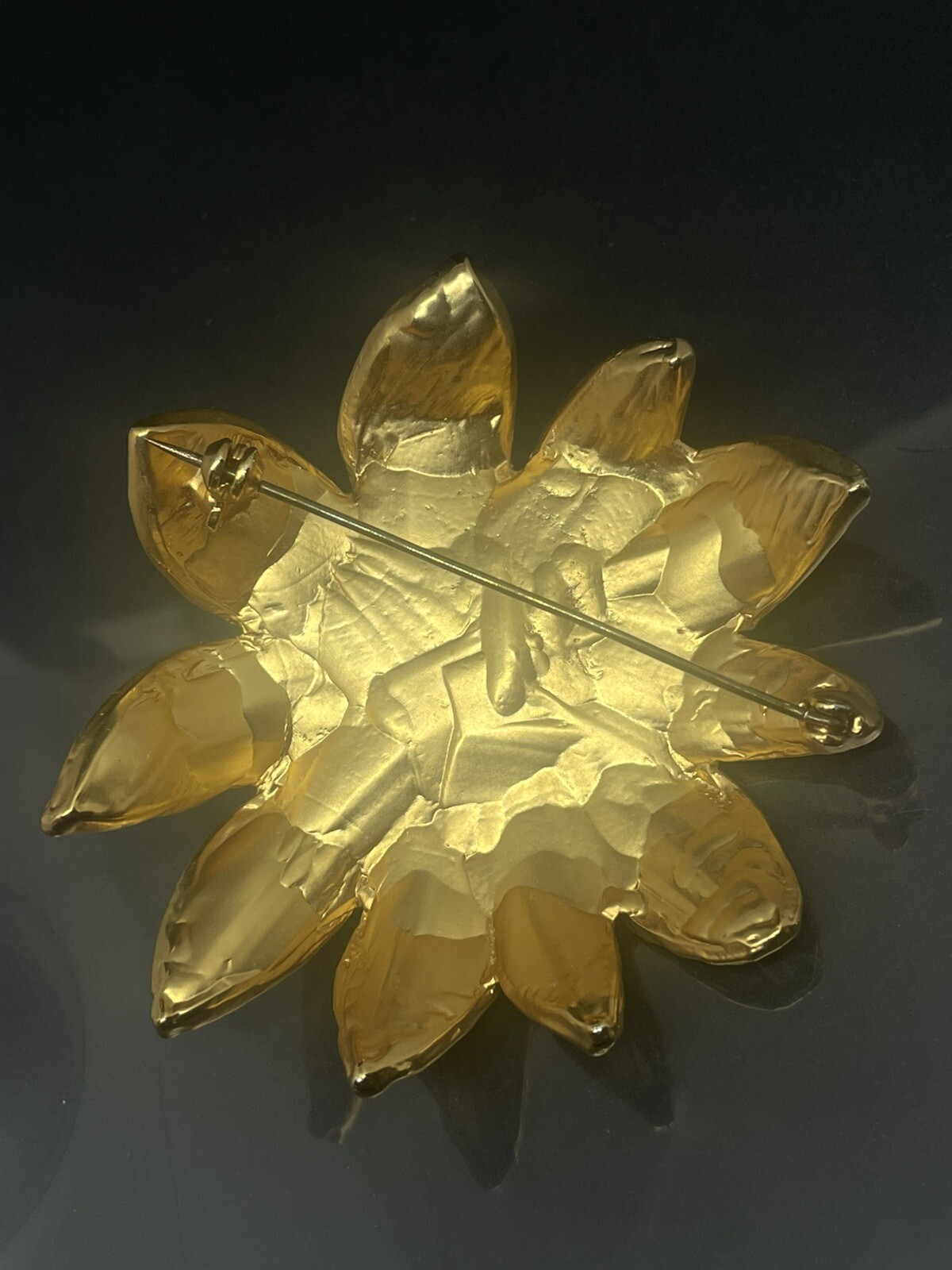 Vintage READ Dahlia Flower GoldTone Faux White Pearl Center 2.5” Pin Brooch