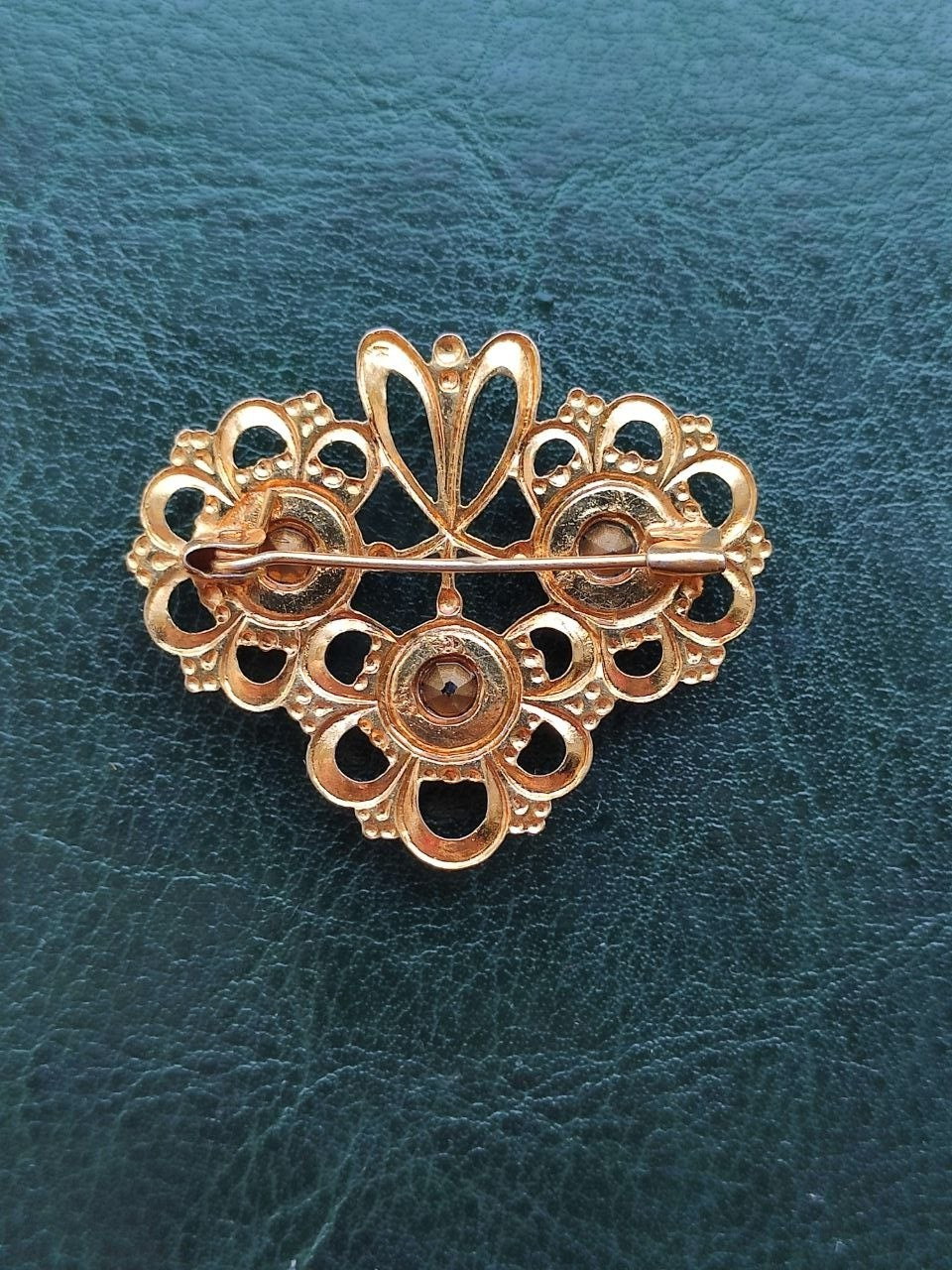 Vintage Soviet USSR Brooch Pin Green Glass Openwork Gold Tone 1980s