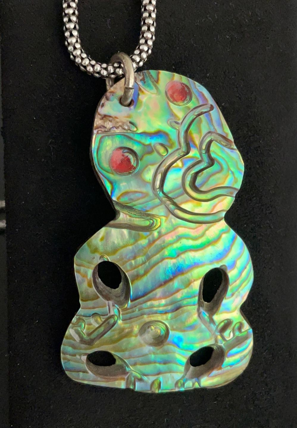 VINTAGE MAORI CARVED PAUA SHELL HEI TIKI PENDANT STERLING SILVER NECKLACE
