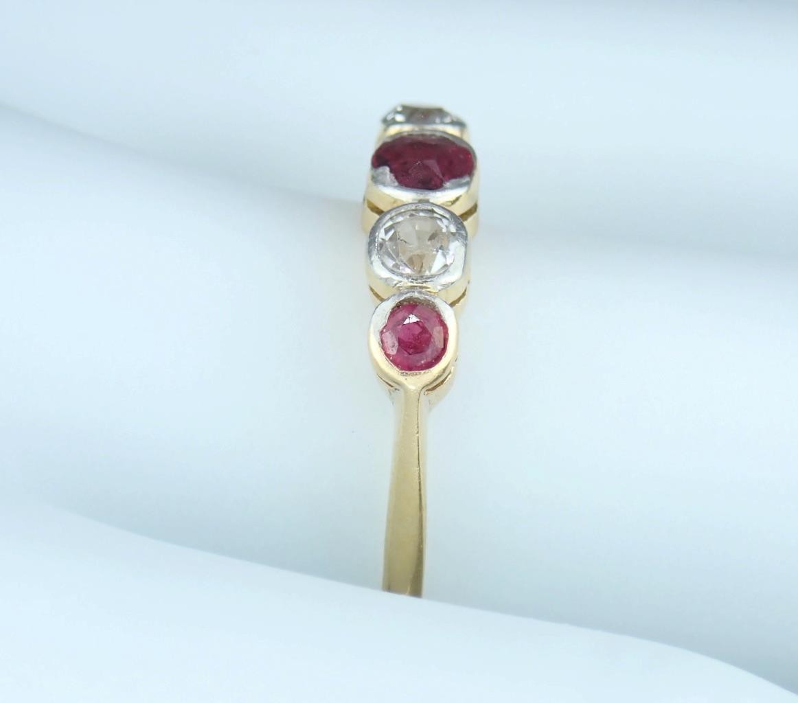 Lovely Antique Art Deco 18K Gold Platinum Ruby White Sapphire Five Stone Ring 5