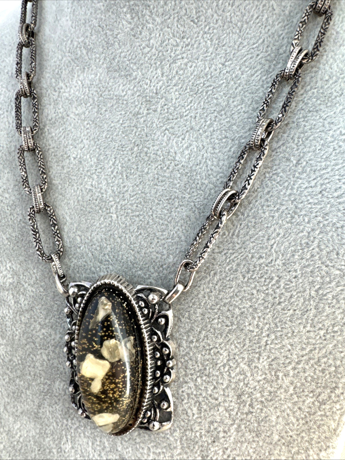 Brutalist Modernist Romantic goth 1960s glitter confetti lucite Necklace Jewelry