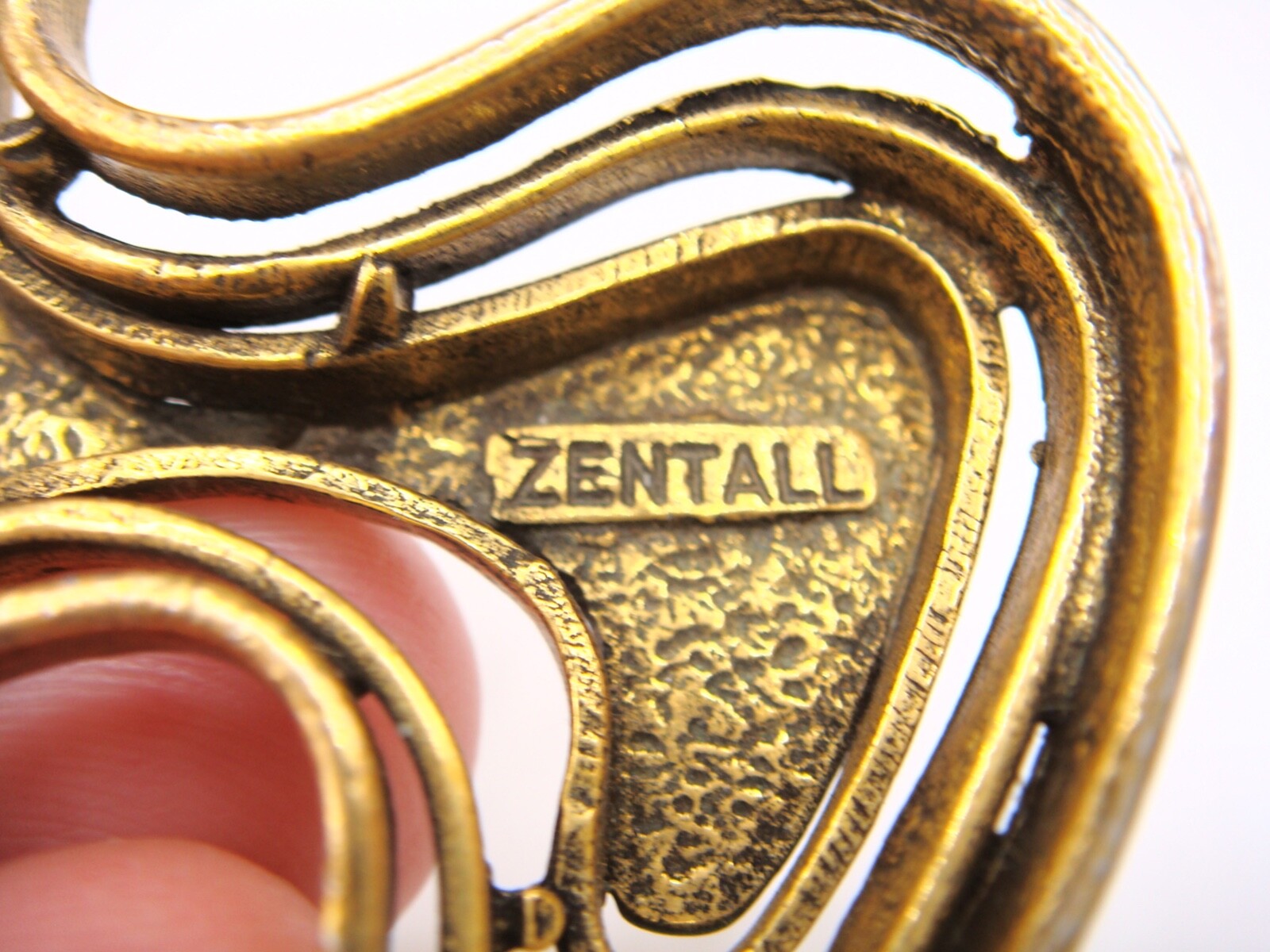 VINTAGE SIGNED ZENTALL GOLD TONE ABSTRACT PIN BROOCH ESTATE