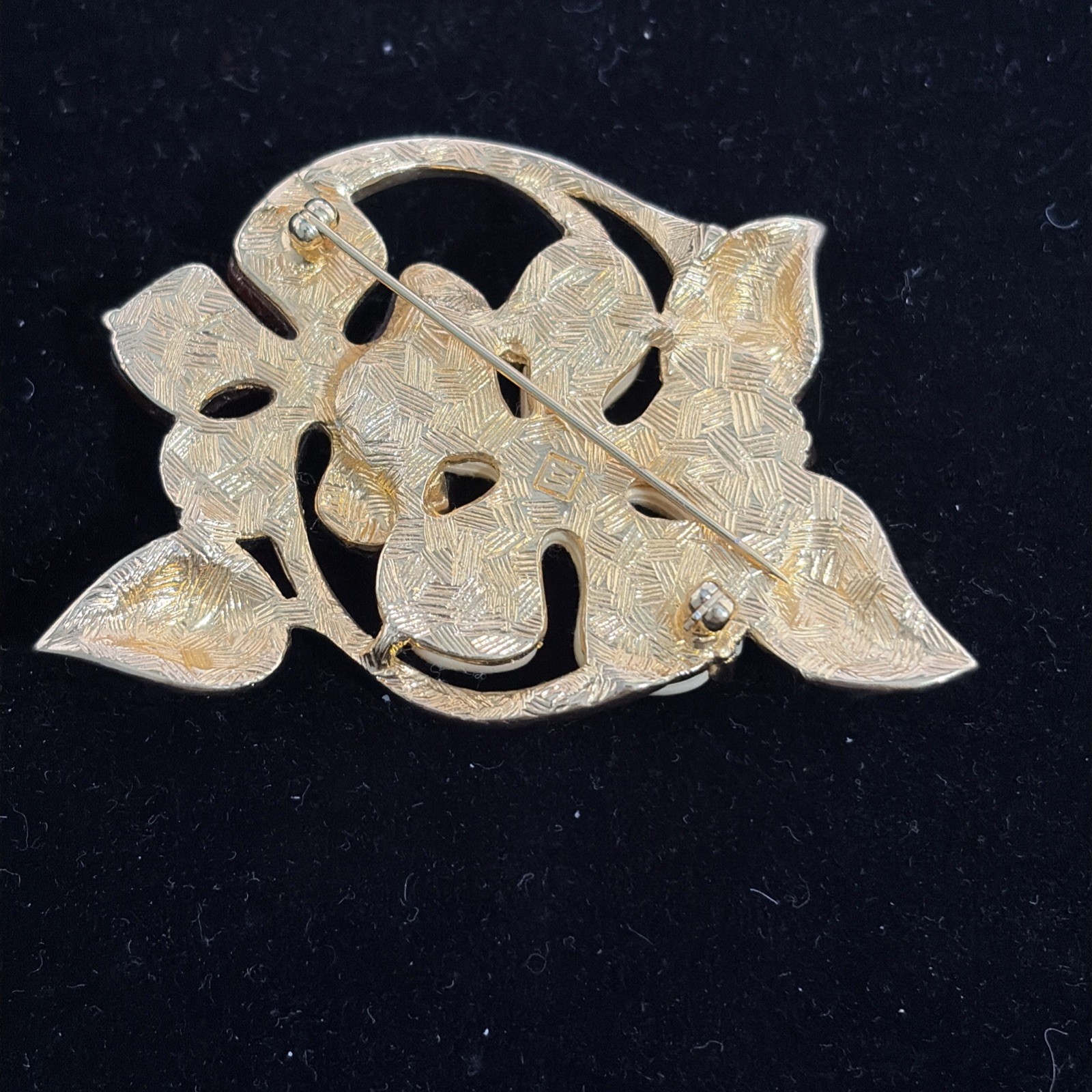 Vintage Monet Dimensional Flower Brooch W/Amber & Cream Petals – Florentine