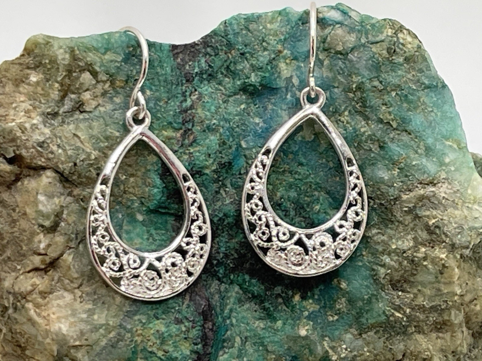 SU 925 TH Vintage Sterling Silver Filigree Hoops Pierced EARRINGS Dangle Drop