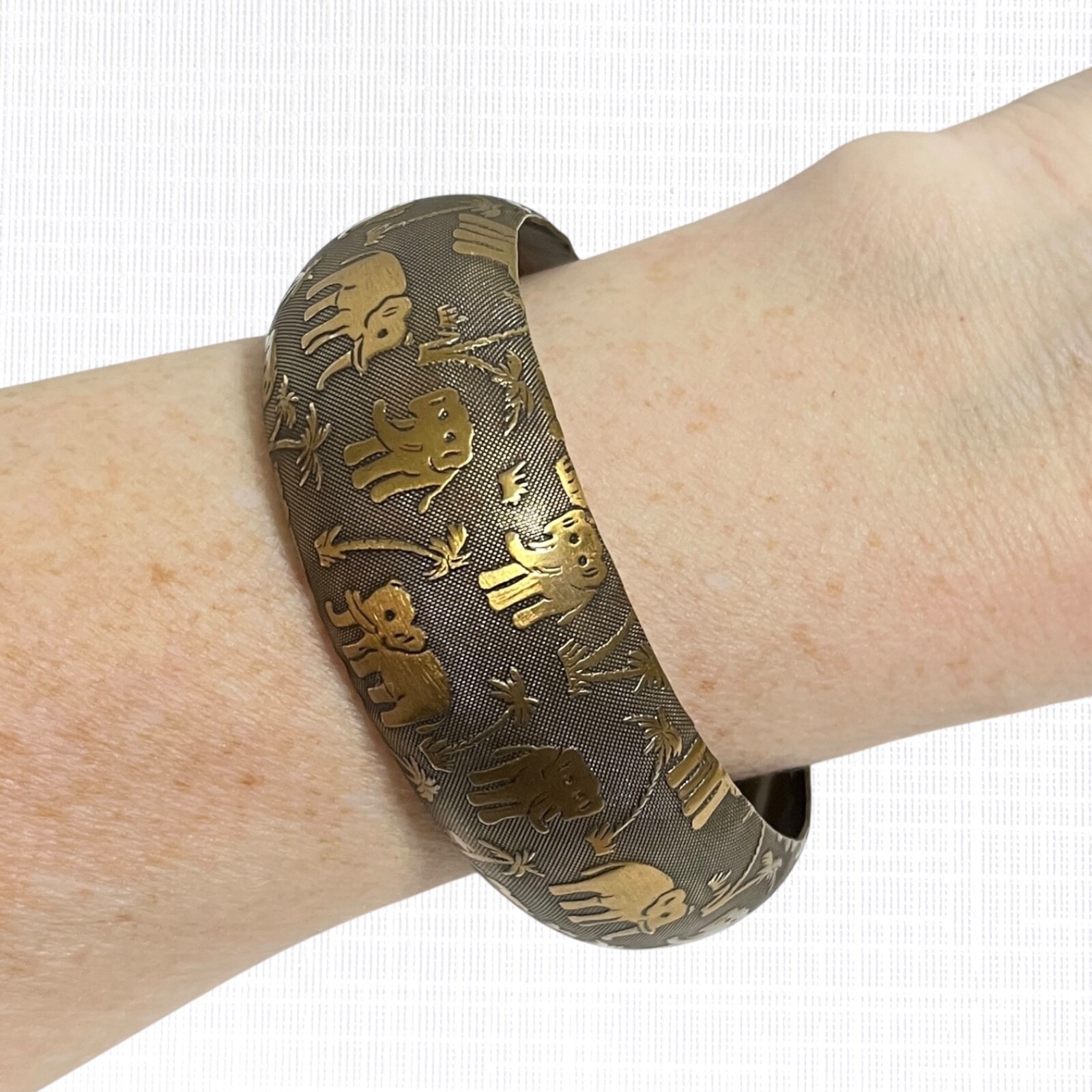 Vintage Bronze Tone Metal Cuff Bracelet Elephant Trees Jungle Safari Adjustable