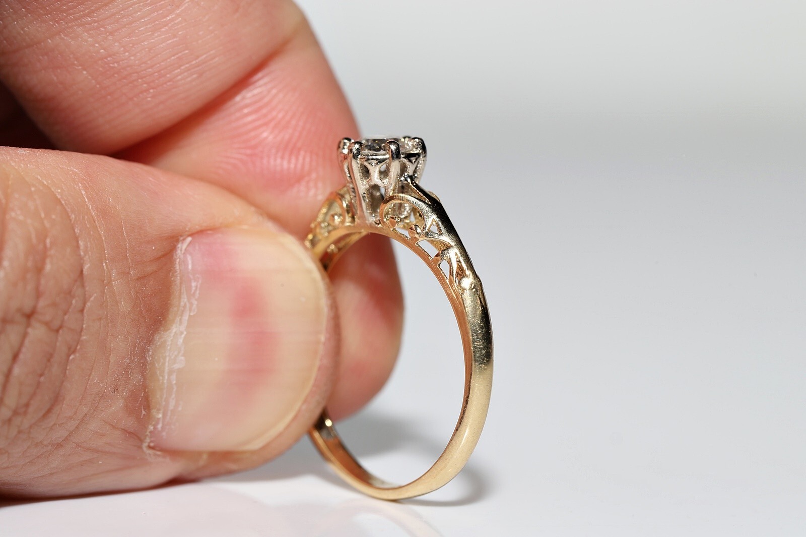18k Gold New Made Natural Diamond Decorated Solitaire Ring
