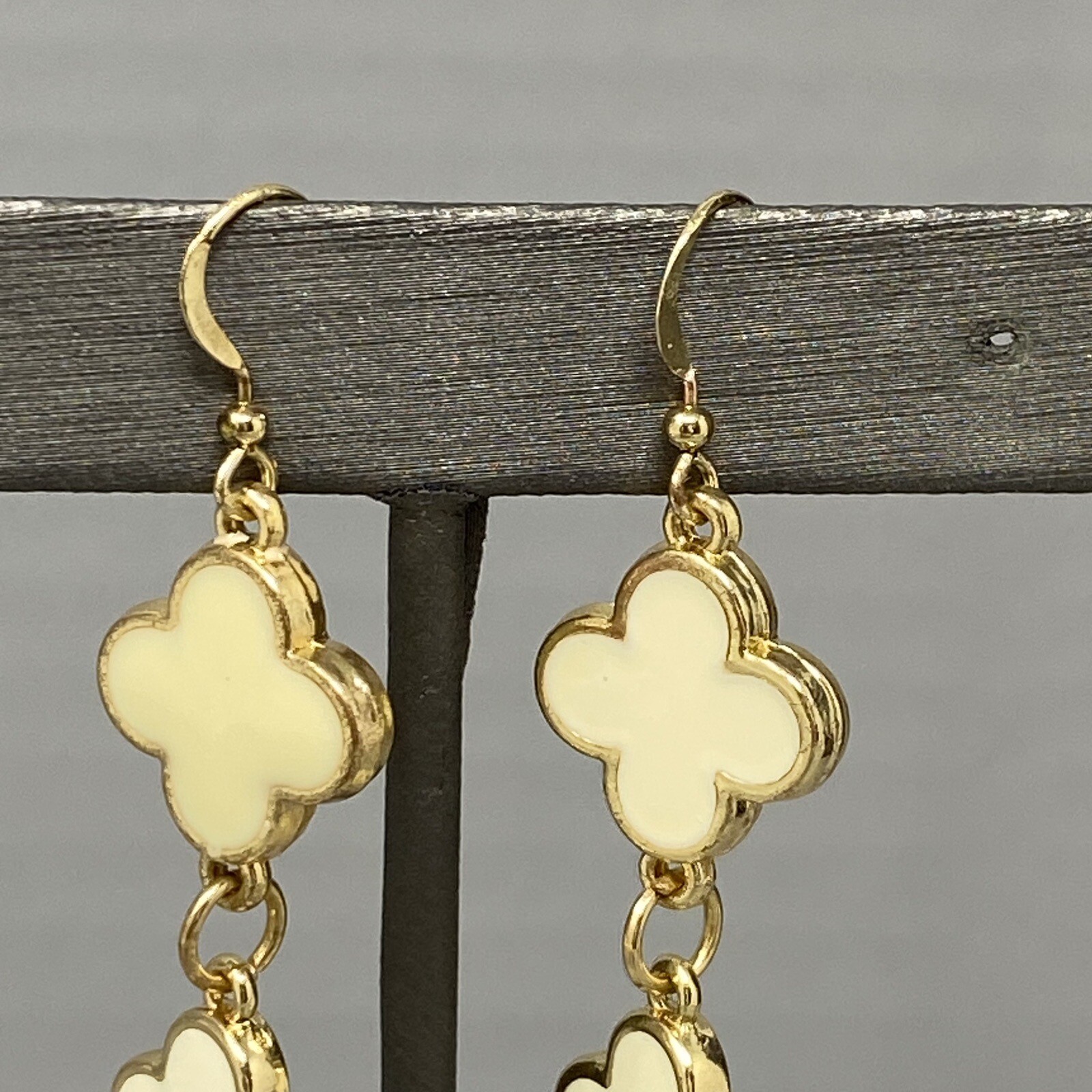 Dangle Drop Earrings Cream Enamel Gold Tone Edged Flower Hook Pierced 2″