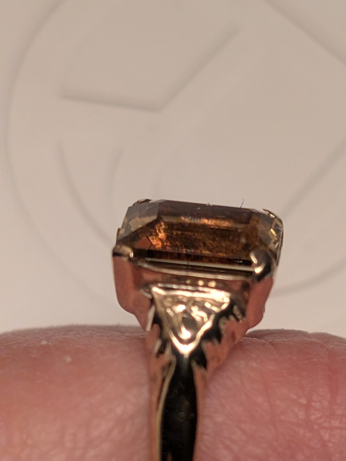 Dainty Vintage 10 k yellow gold and golden Beryl ring size 5.75