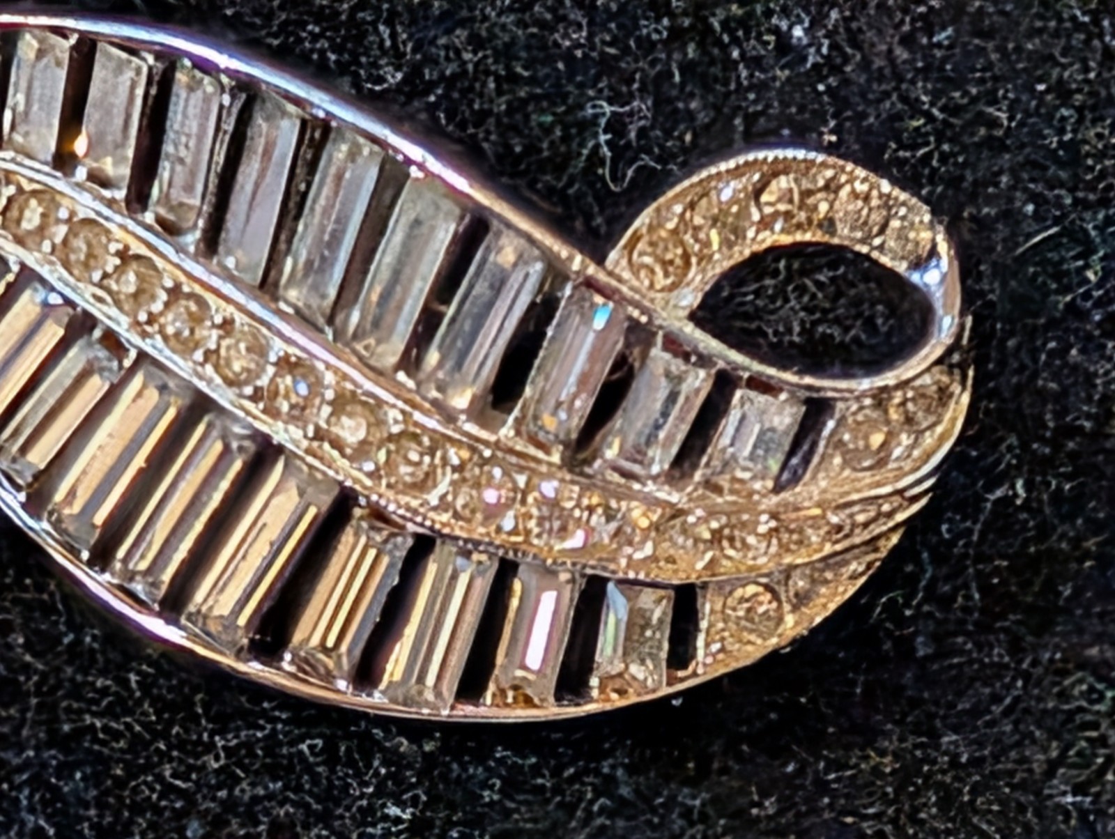 Vintage Silver Tone Broch Rhinestones (Round And Emerald Cut) 1 3/4 Miss.1 Stone